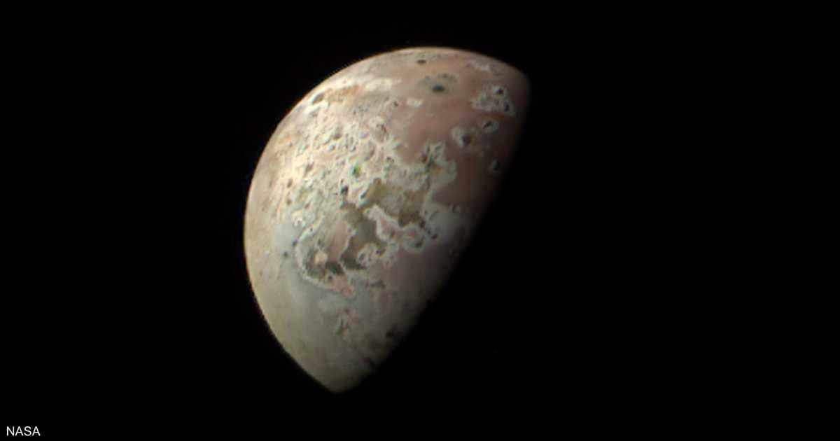 Satellite images of the most volcanic body in the solar