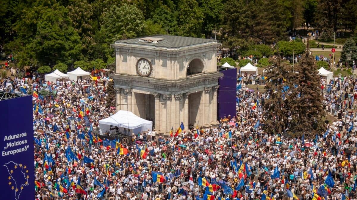 More than 75,000 people took part in the rally in favor of the European integration of Moldova