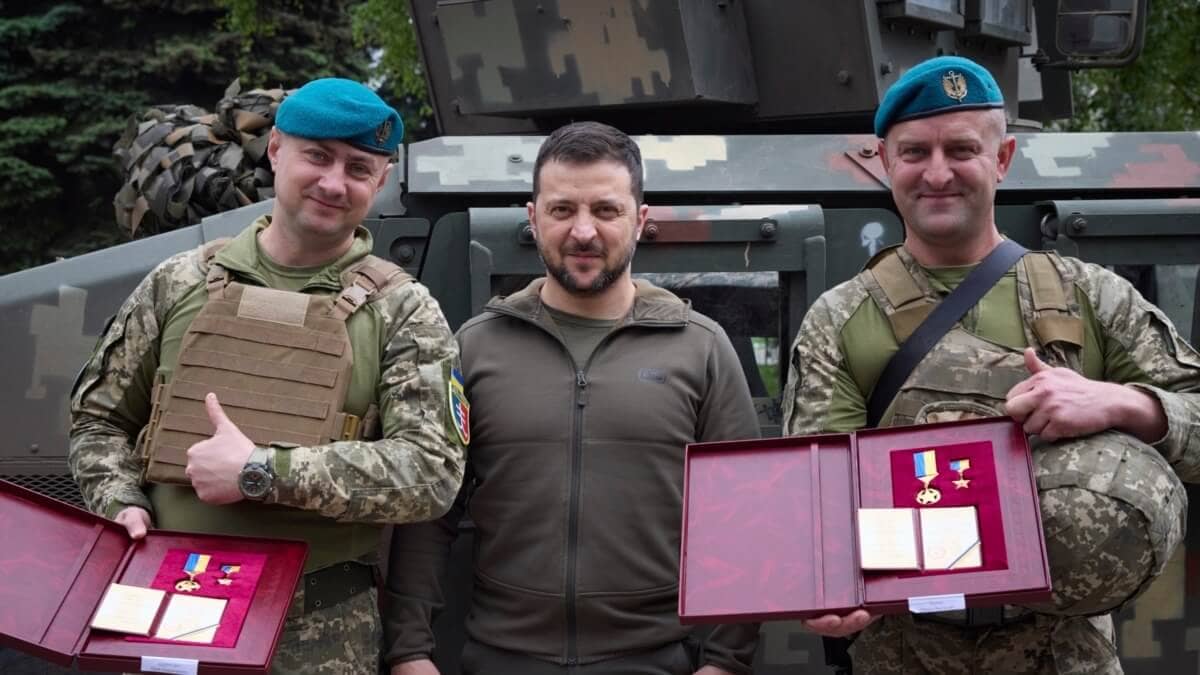 Zelenskyy visits marines near Vuhledar