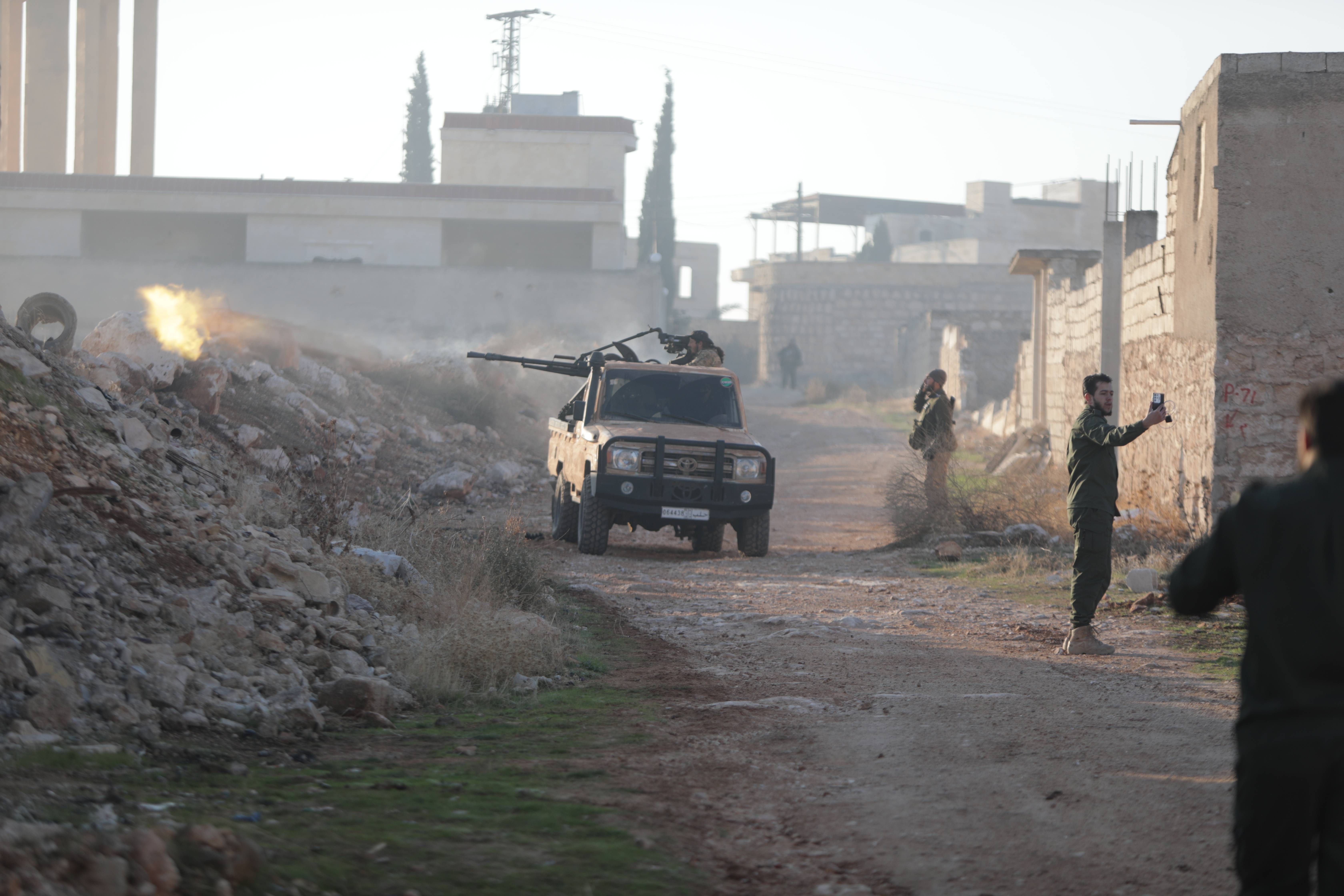 Armed opposition, anti-regime groups in Syria enter Saraqib in Idlib