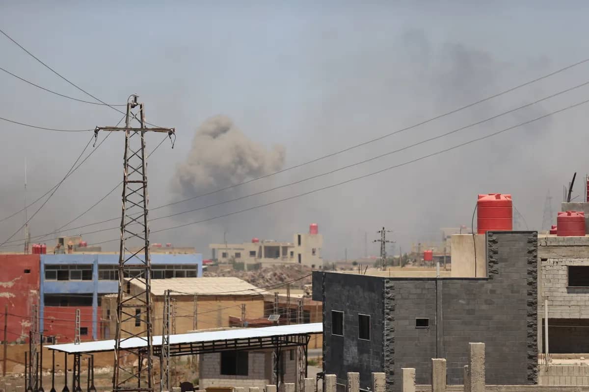 Israeli warplanes launch airstrikes in Syria’s Suwayda, violating ceasefire and escalating tensions Israeli airstrikes hit Syrian army sites in Suwayda and Daraa after ceasefire, escalating tensions amid regional silence on Israeli violations.