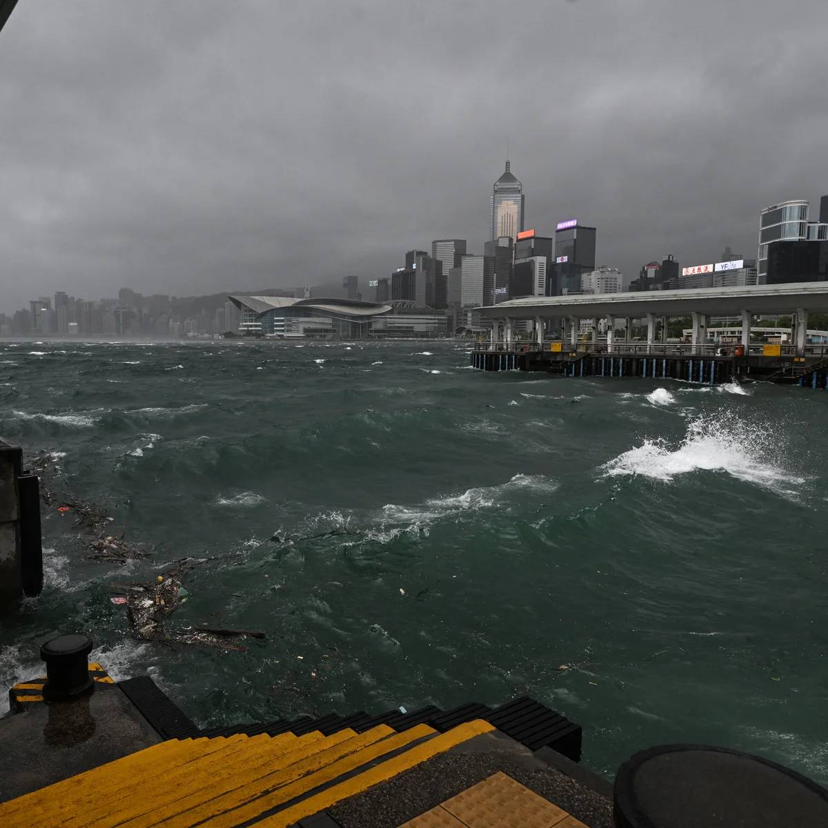 Typhoon Wipha, Hong Kong storm, China flight cancellations, Guangdong red alert