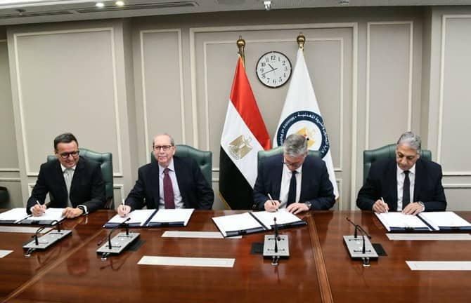 Egypt signs $340 million oil and gas exploration deals with global firms