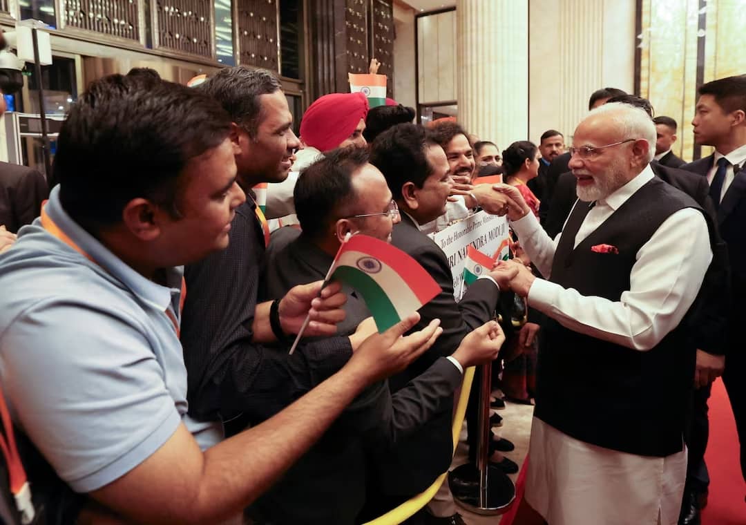 Xi and Modi in Tianjin discussing China-India border disputes at SCO summit