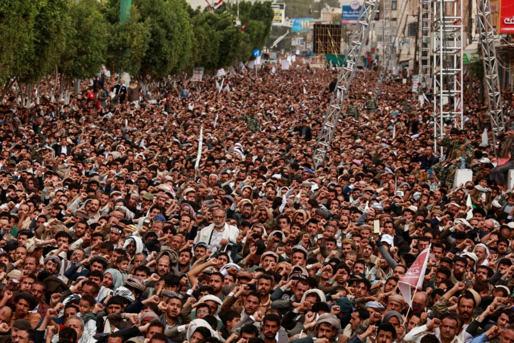 Thousands in Yemen mourn Houthi martyrs during funeral in Sanaa after Israel attack