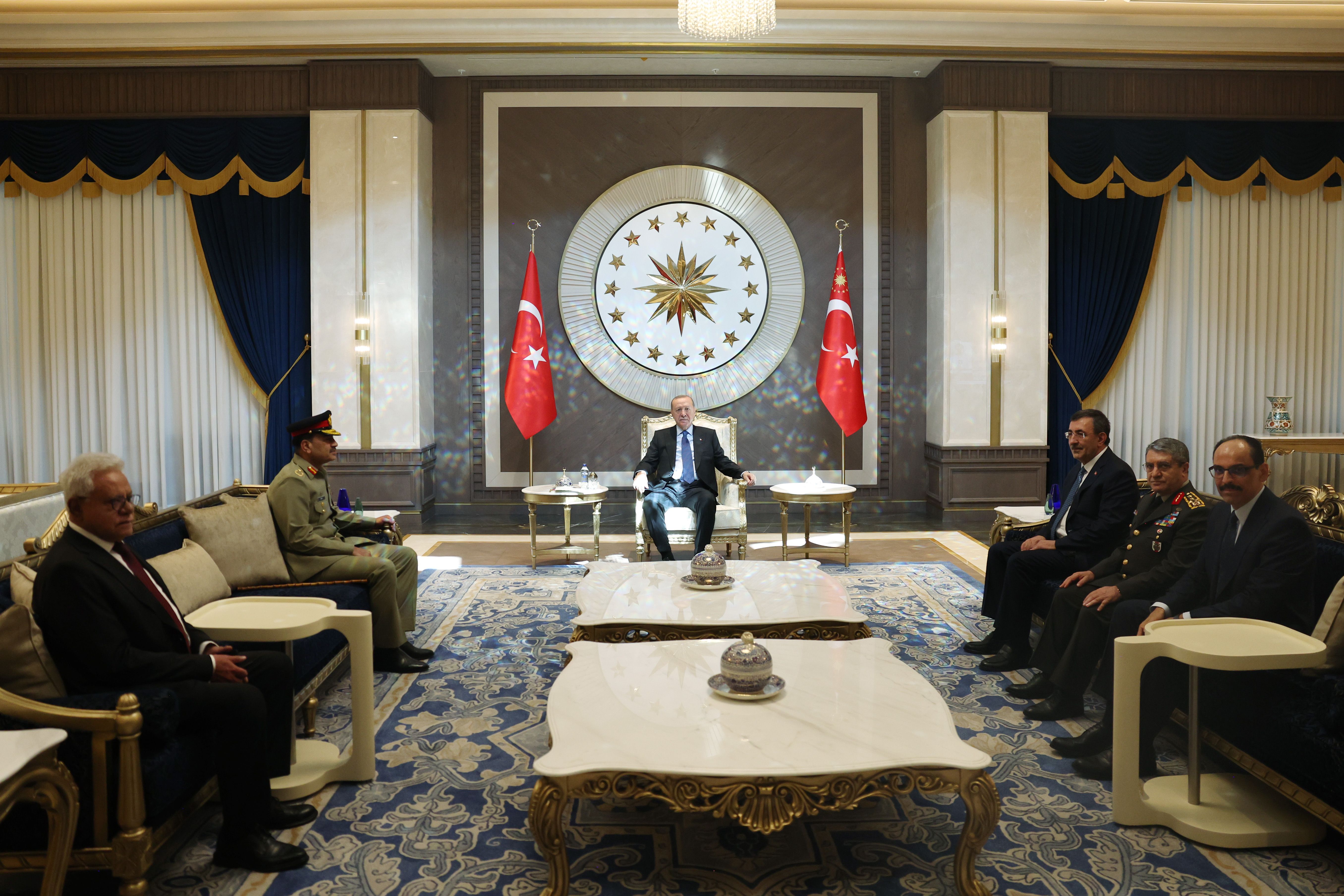 Turkish President Erdogan and Pakistan Army Chief at Ankara Airport diplomatic meeting