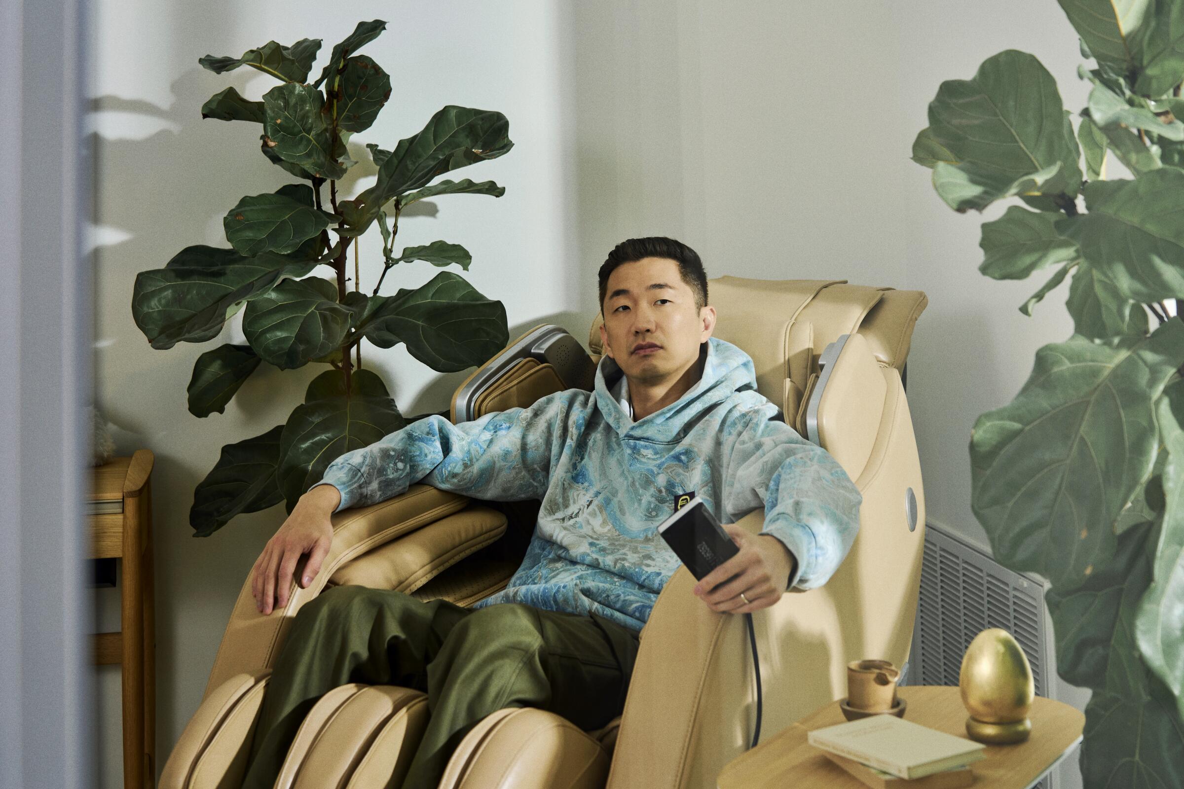 Lee Sung Jin for Beef: "The Birds Don't Sing, They Screech in Pain" (Netflix)