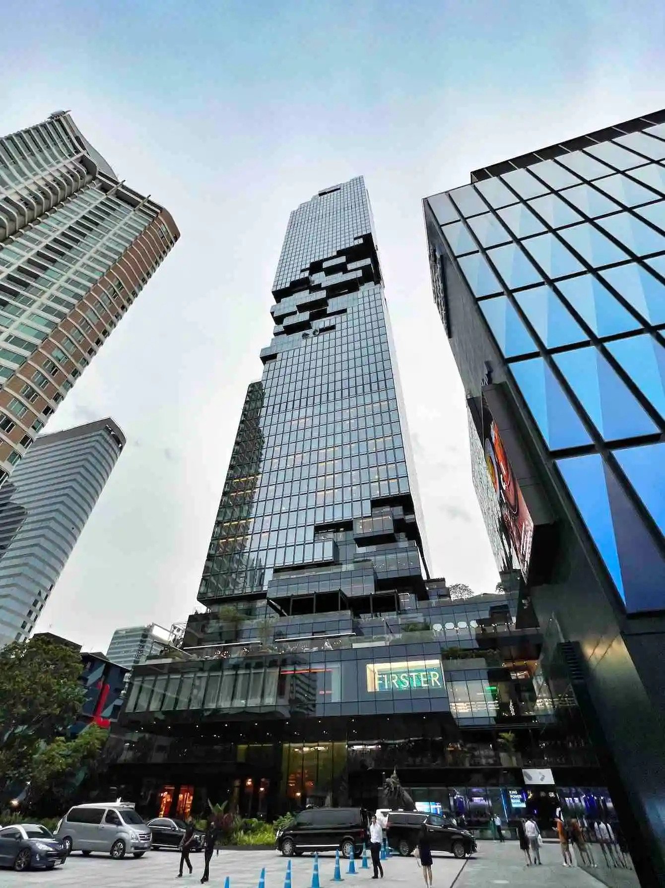 MahaNakhon-SkyWalk-entrance