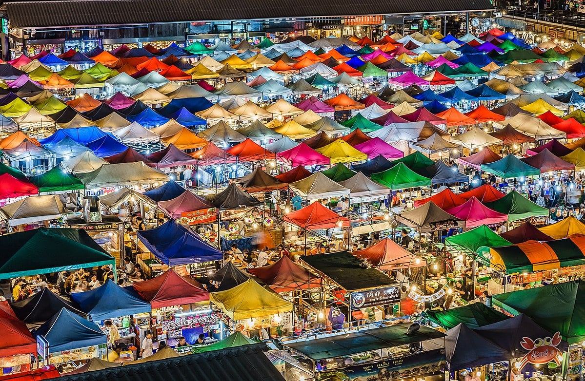 Talad Rot Fai (Train Night Market)
