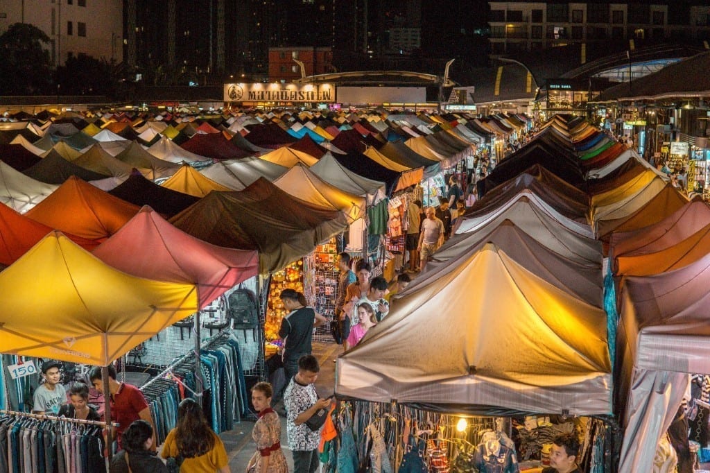 Talad Rot Fai (Train Night Market) night