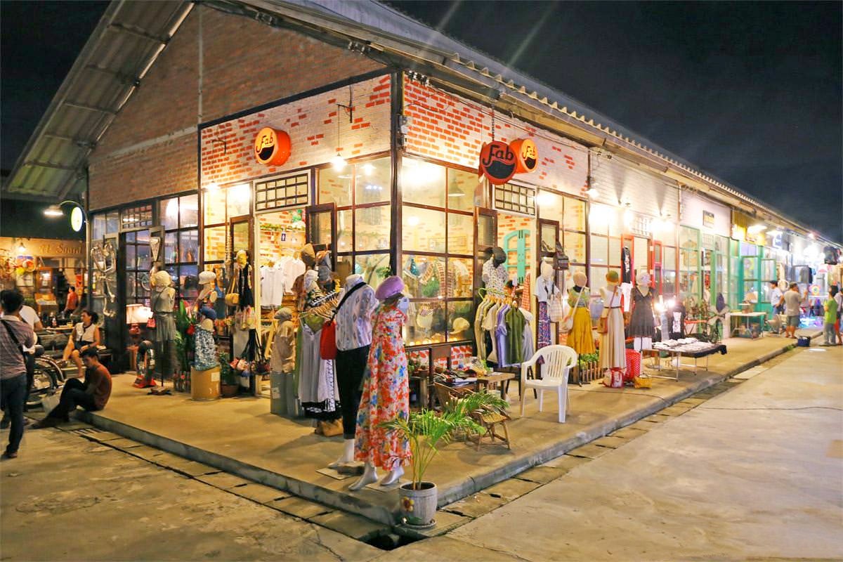 Talad Rot Fai Thailand