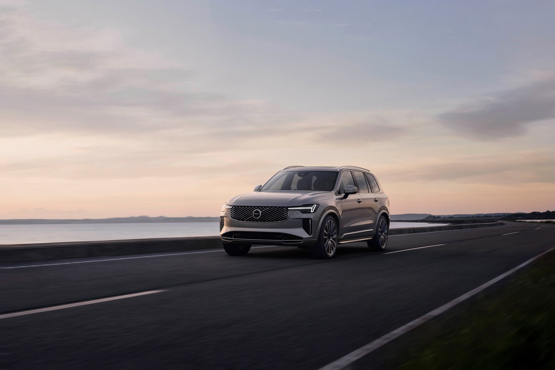 hybrid SUV 2024 in the United States - 2024 Volvo XC90 Recharge