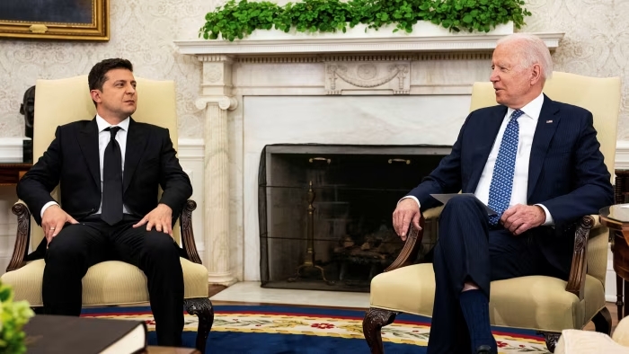 Volodymyr Zelensky with Joe Biden at the White House