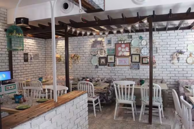 Grandamama's Cafe Juhu inside