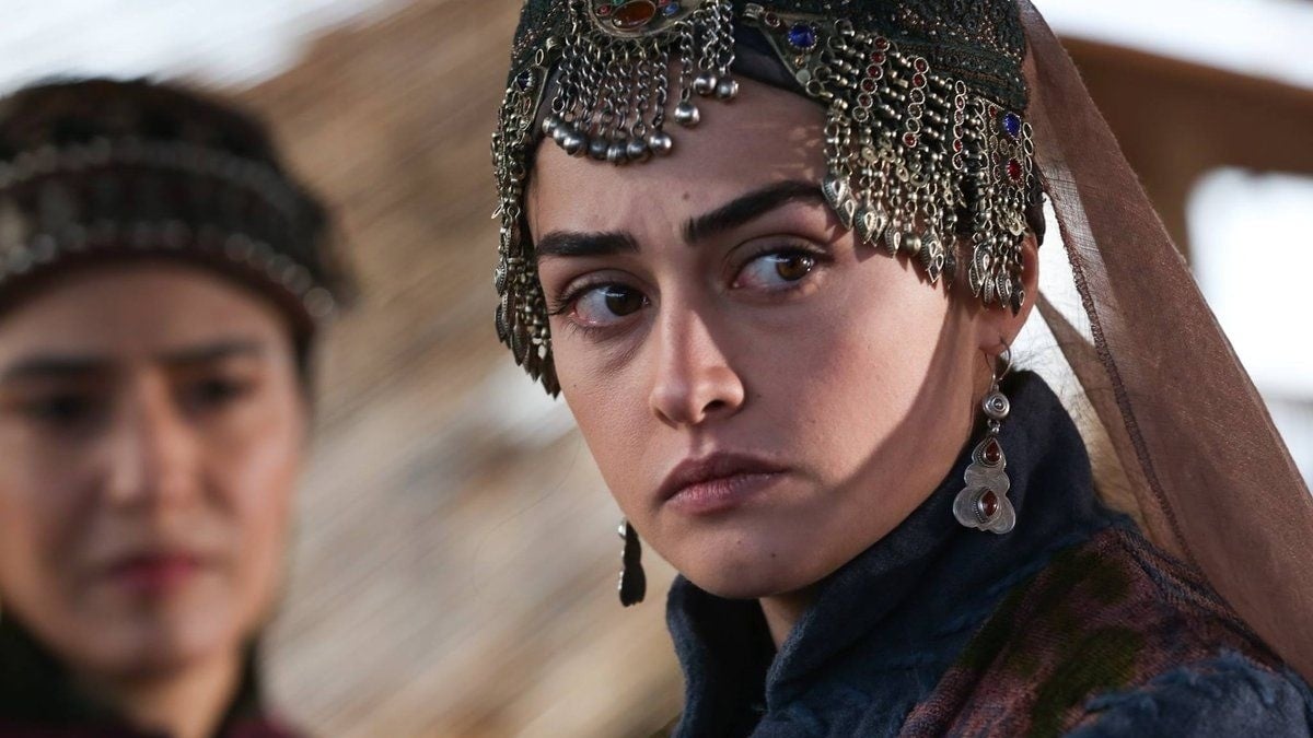 Esra Bilgiç as Halime Sultan in Diriliş: Ertuğrul Esra Bilgiç as Halime Sultan, Ertugrul cast, Ertugrul Ghazi cast, Diriliş Ertuğrul characters