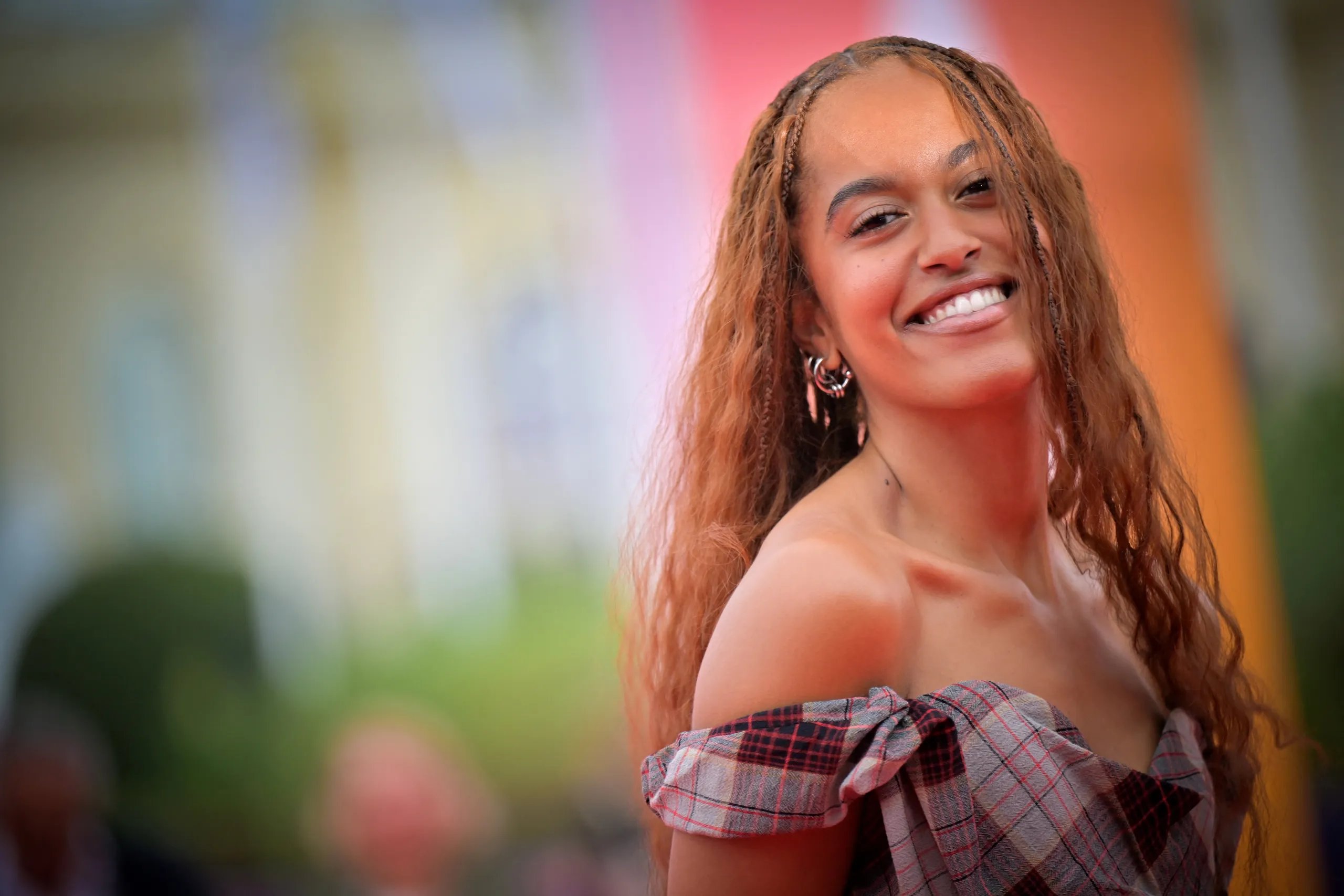 Malia Obama posing