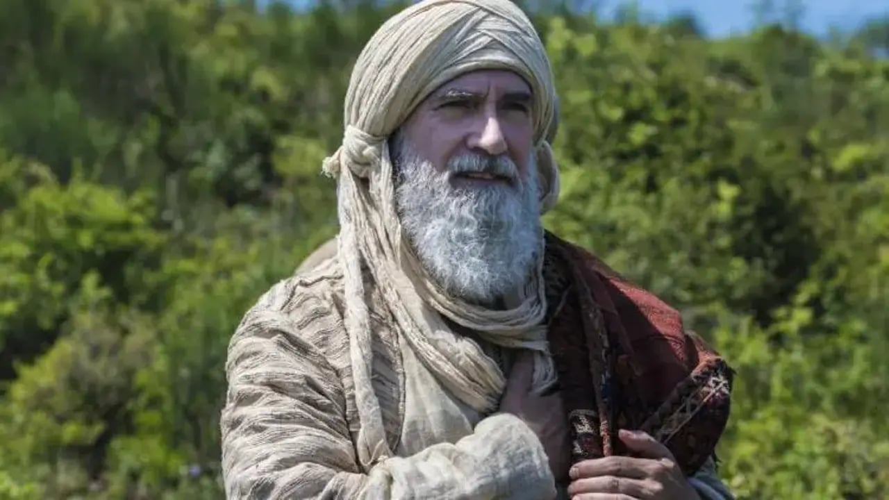 Osman Soykut as Ibn Arabi, Ertugrul cast