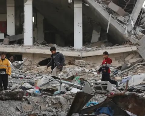 Mossad, David Barnea, Qatar Prime Minister, Gaza ceasefire, prisoner swap, Israeli bombardment, Palestinian children, Khan Yunis, Gaza Strip, Israeli-Hamas negotiations, Qatar mediation, Gaza crisis