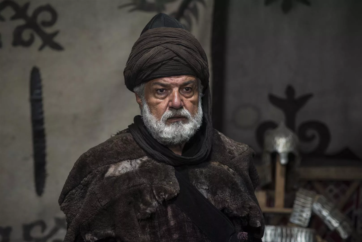 Serdar Gökhan as Süleyman Şah in Ertugrul Gazi cast Serdar Gökhan as Süleyman Şah, Ertugrul Ghazi cast