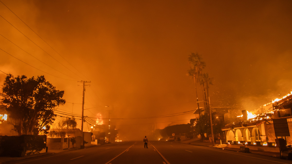 Ben Affleck leaves home due to a massive disaster in California