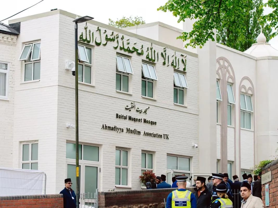 Walsall VE Day, Ahmadiyya Muslim Community, mosque prayers VE Day, WWII veteran tribute, peace banners, interfaith unity, remembrance event UK, Ahmadi Muslims Walsall, Hazrat Mirza Masroor Ahmad, community outreach Muslims, 80th VE Day anniversary, British Muslims honoring veterans, Islamic peace message, Love for All Hatred for None