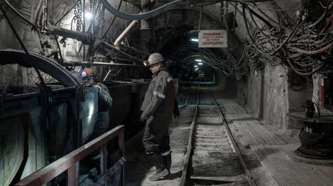 Russian forces near Rodinskoye, Krasnolimanskaya coal mine, Donbas military offensive, Ukraine industrial zone, coal infrastructure