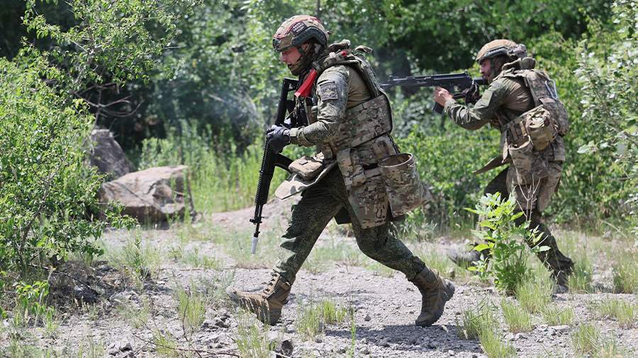 Russian military vehicles and troops advancing near Zelenaya Dolina village in Donetsk region during July 2025 conflict operations