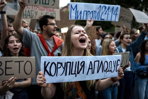 Zelenskyy criticized, Ukraine protests, anti-corruption agencies, democratic backslide