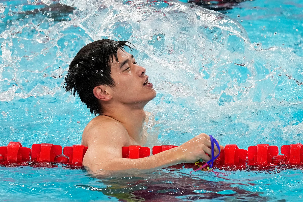 china 2024 olympics pan zhanle world record 100m freestyle gold medal win in paris china 2024 olympics swimmer pan zhanle celebrates gold medal and world record in 100m freestyle