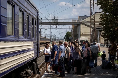Civilians evacuated from Donetsk and Dnipropetrovsk frontline areas during Ukraine conflict August 2025