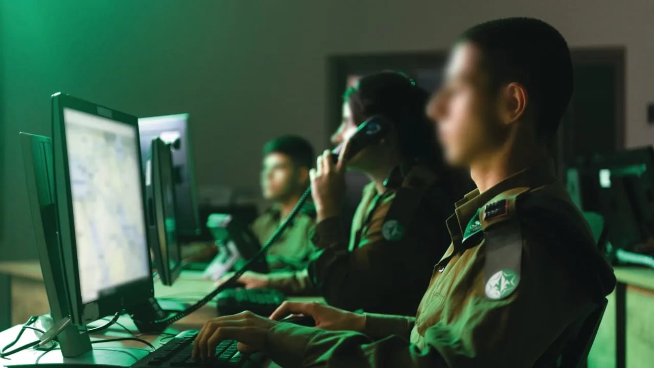 unit 8200 israeli intelligence operatives using microsoft azure cloud servers to monitor palestinian communications