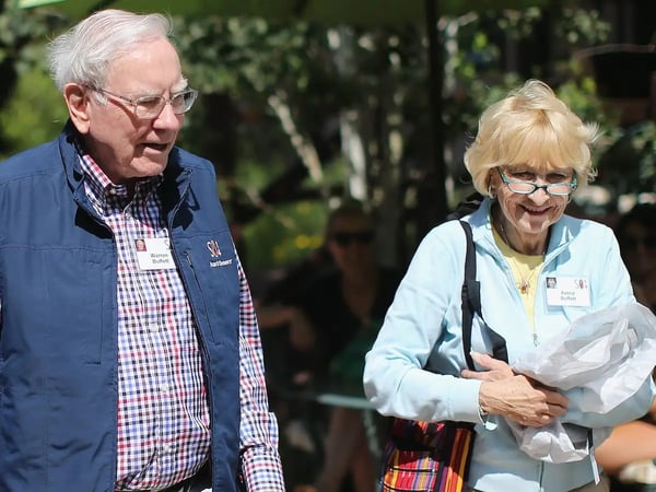 astrid menks berkshire hathaway meeting, warren buffett wife public events