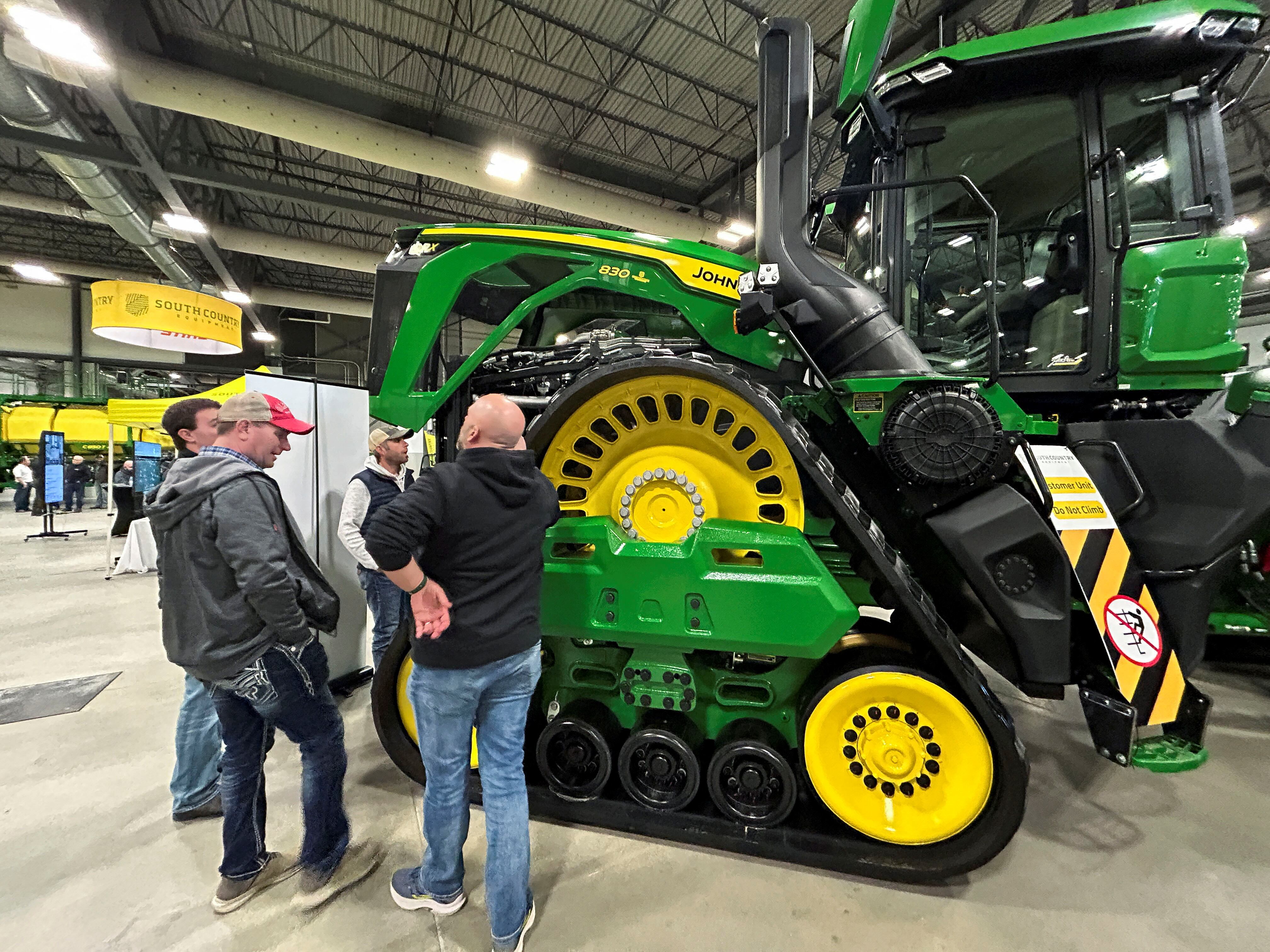 Heavy-duty tractor front grille in the U.S. market affected by October 1 import tariff