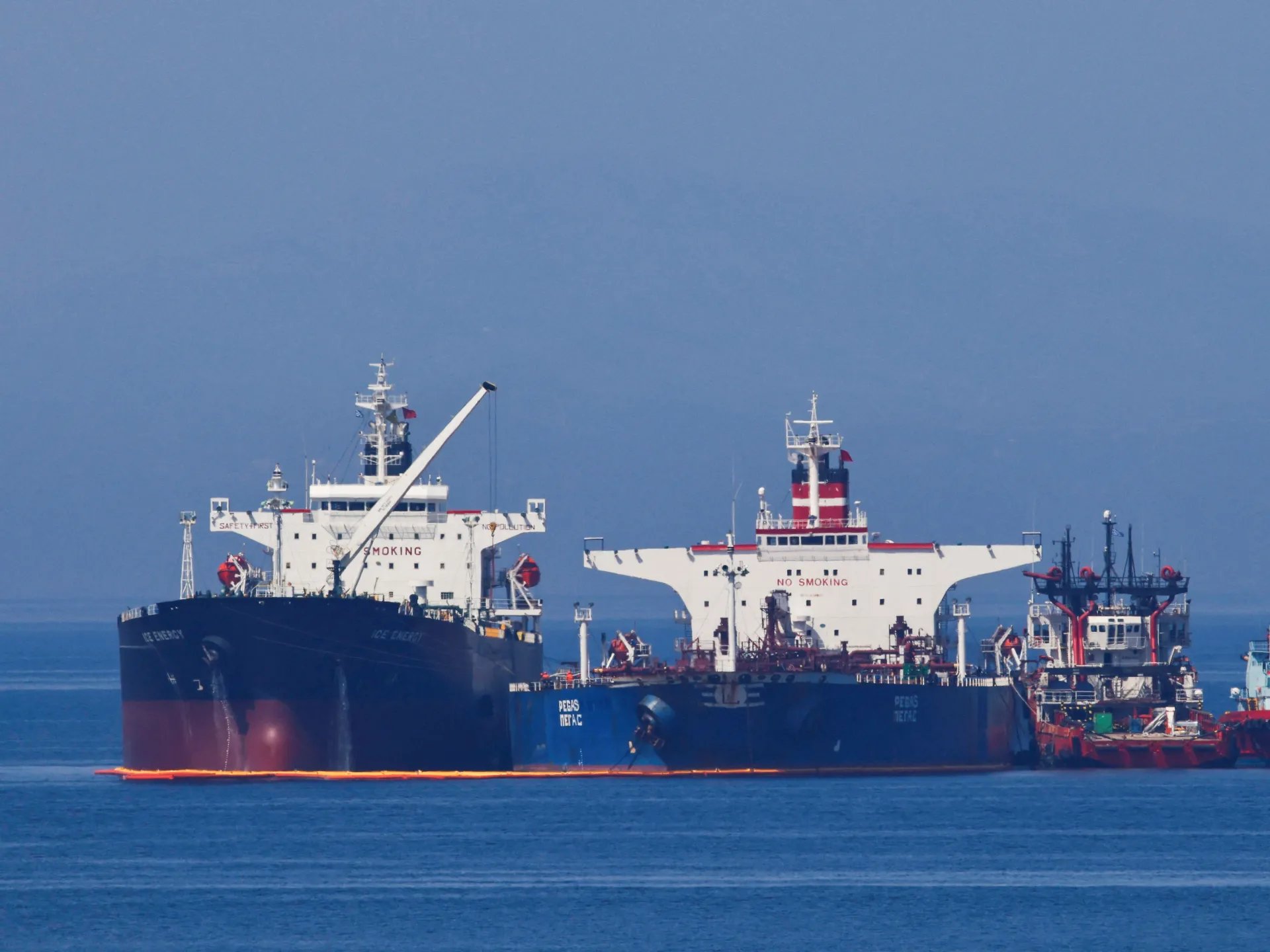 Iranian crude oil tanker transiting Gulf waters as UN restrictions return and insurers reprice risk