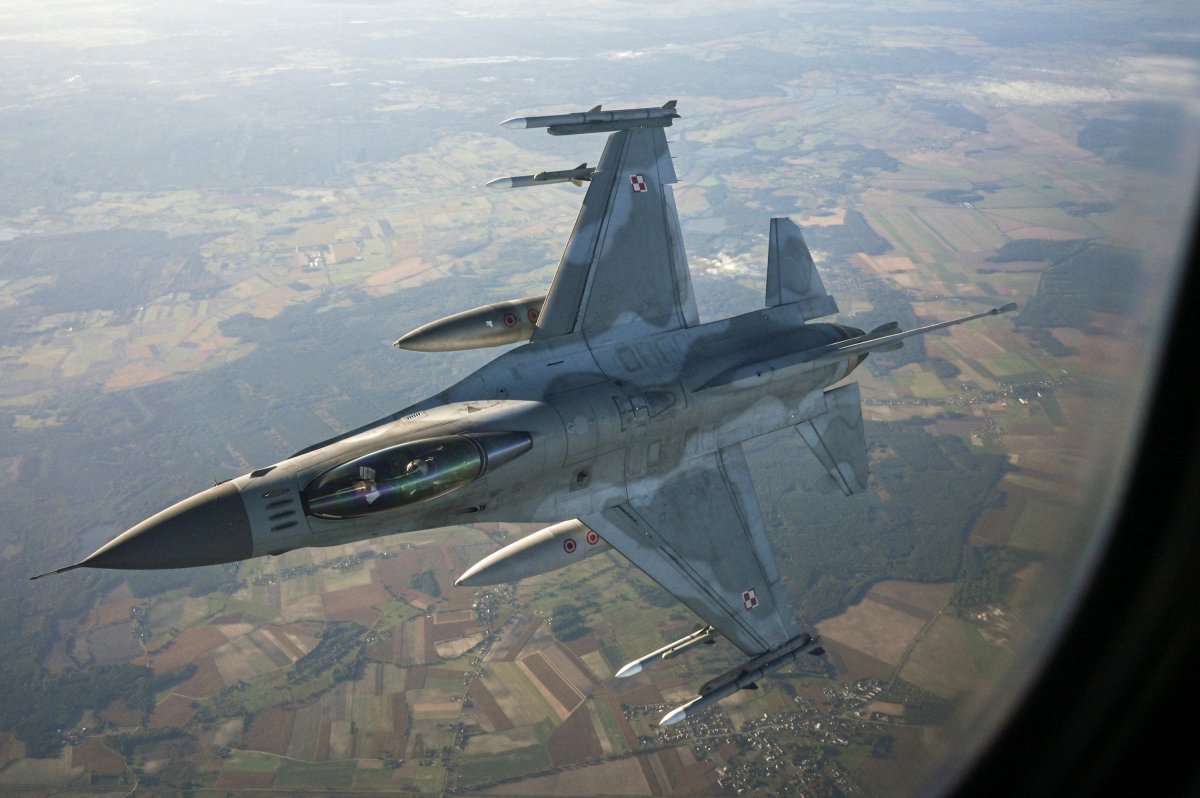 Polish F-16 jet patrolling the skies above Lublin as NATO scrambles in response to suspected drone incursions