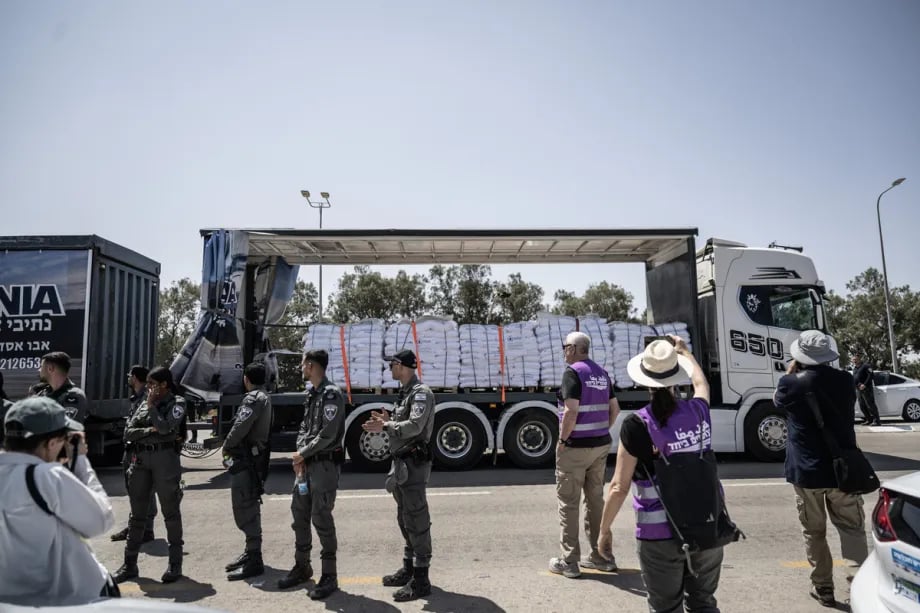 Aid queue near Kerem Shalom Satellite image of humanitarian aid trucks lined up near Kerem Shalom crossing
