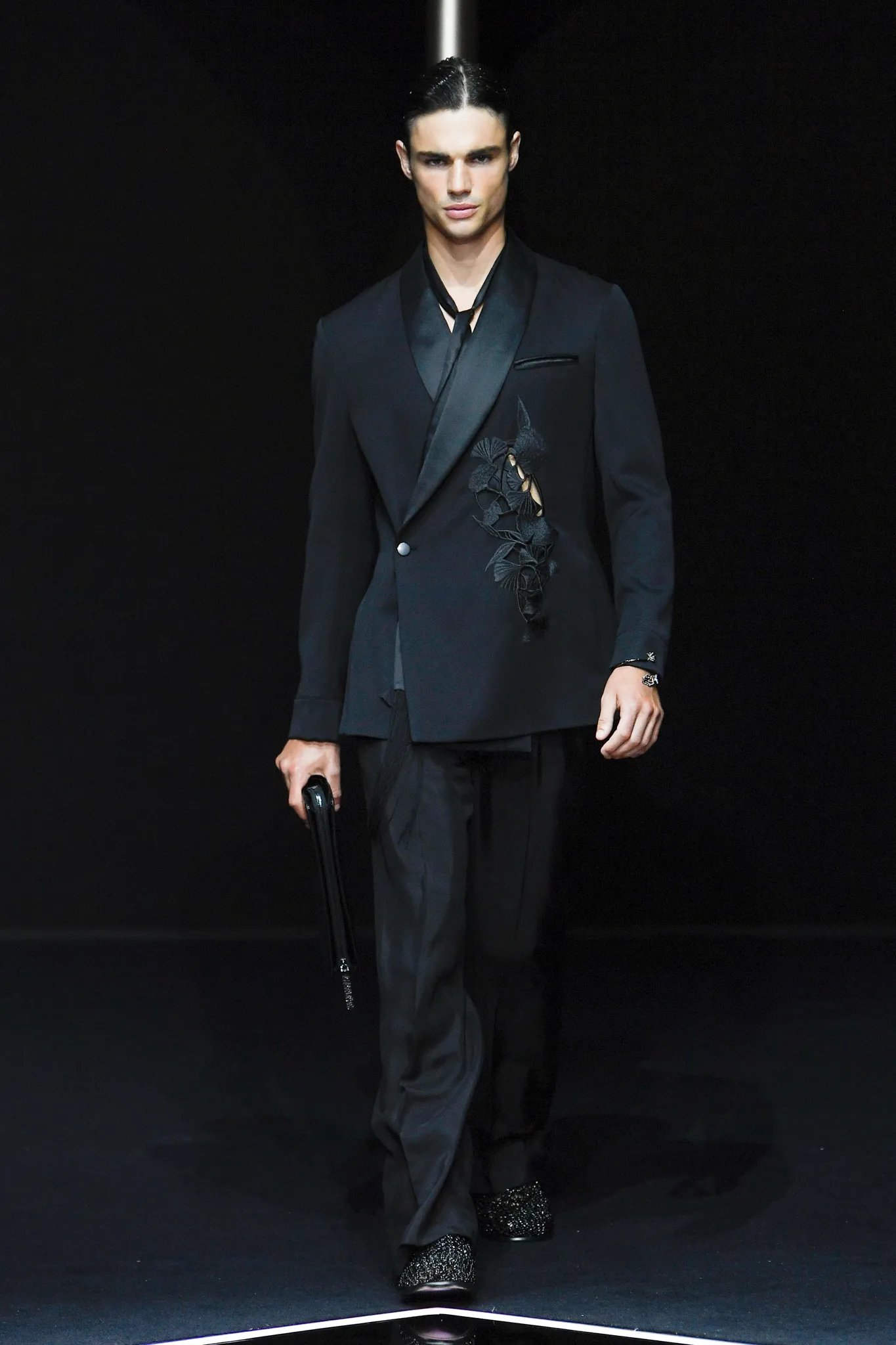 Soft-shouldered jacket and fluid trousers from Armani men’s look