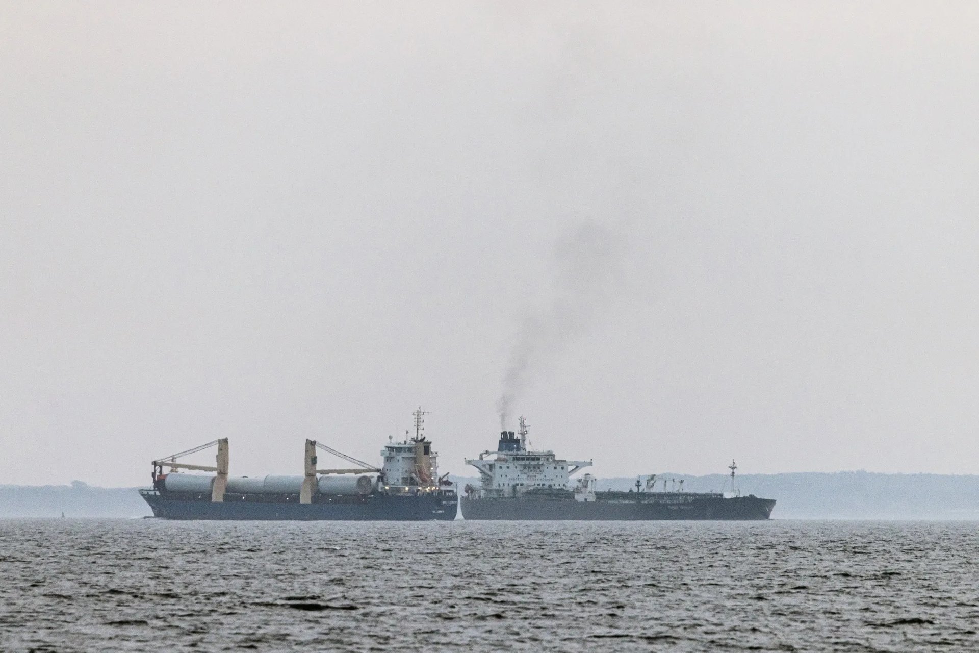 Danish naval patrol in narrow Baltic straits amid rising tensions