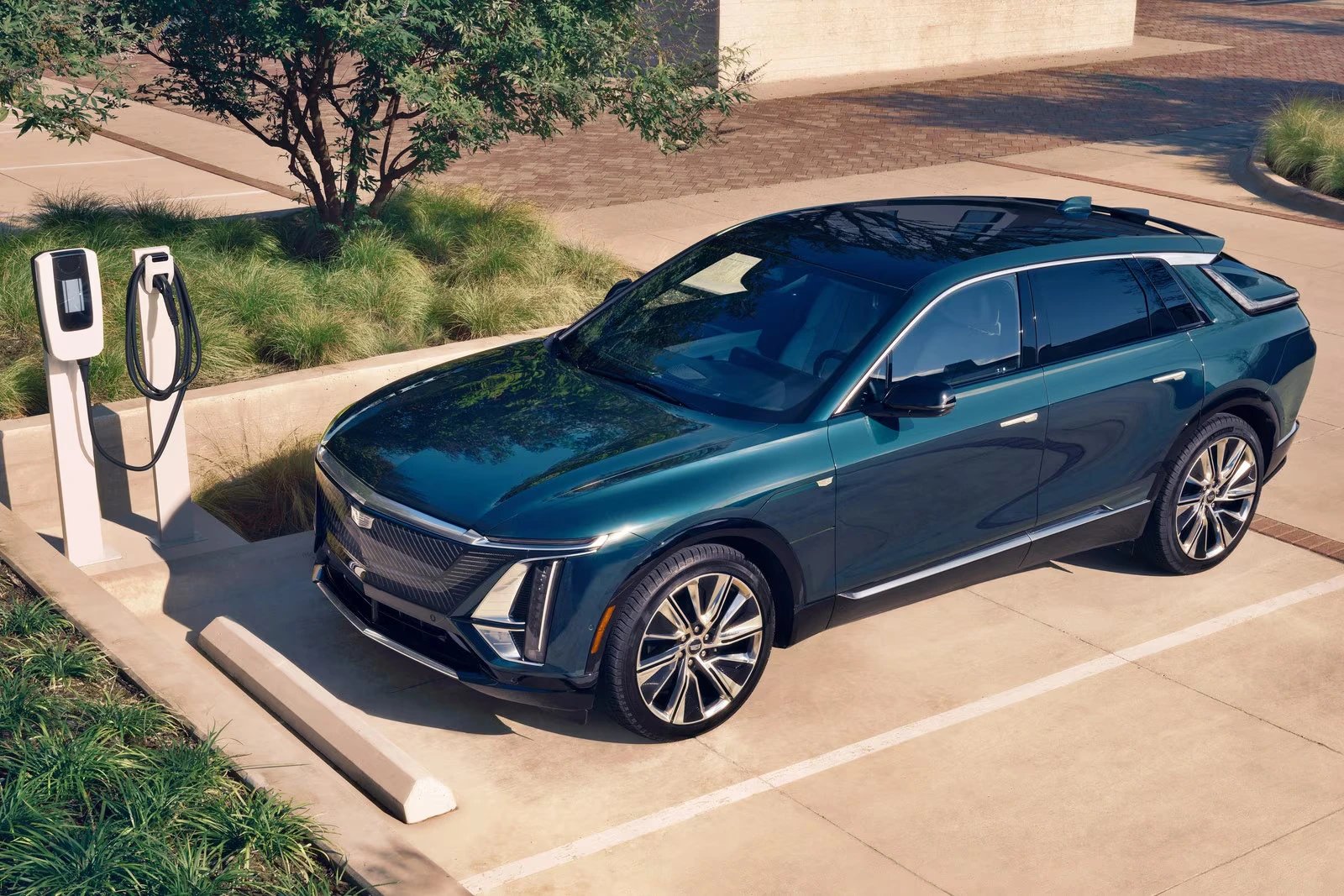 Customer reviewing EV lease options after federal tax credit expiration