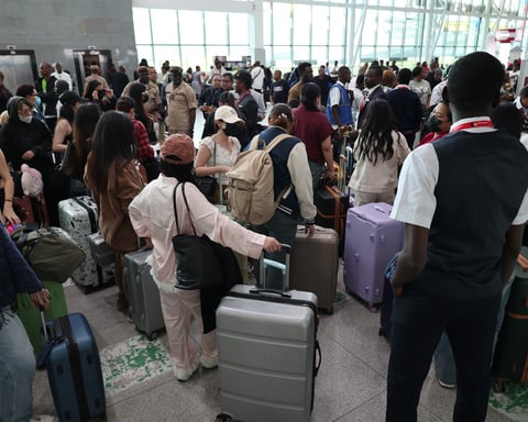 EFCC officers escort foreign convicts during Nigeria’s mass deportation after Lagos cybercrime raids