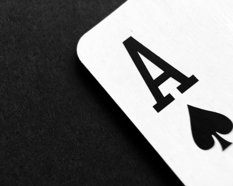Live dealers and online poker tournaments