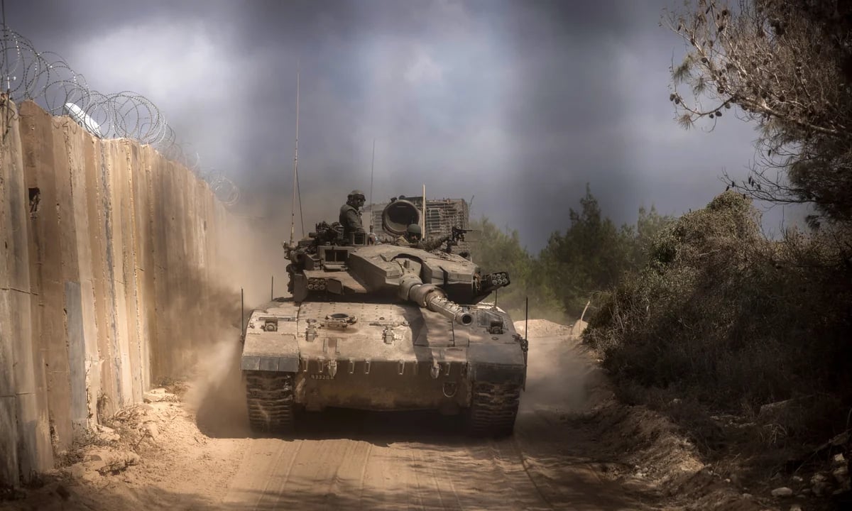 Israeli Tank Fires Near UNIFIL Peacekeepers in Southern Lebanon Israeli Merkava tank firing near UNIFIL peacekeepers in southern Lebanon, 2025