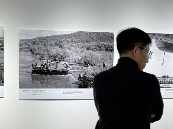 Historic Liberation exhibition at Chungdam Gallery in Seoul
