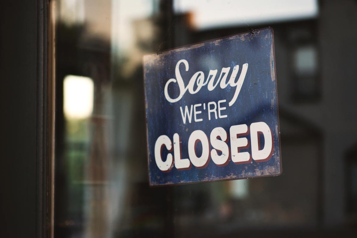 Closed sign on Minnesota government office door during Veterans Day 2025 federal holiday
