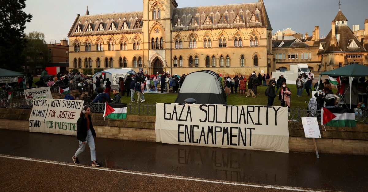 Palestinian students protest visa restrictions UK 2025 Palestinian university students protesting for family visa rights outside UK parliament in 2025