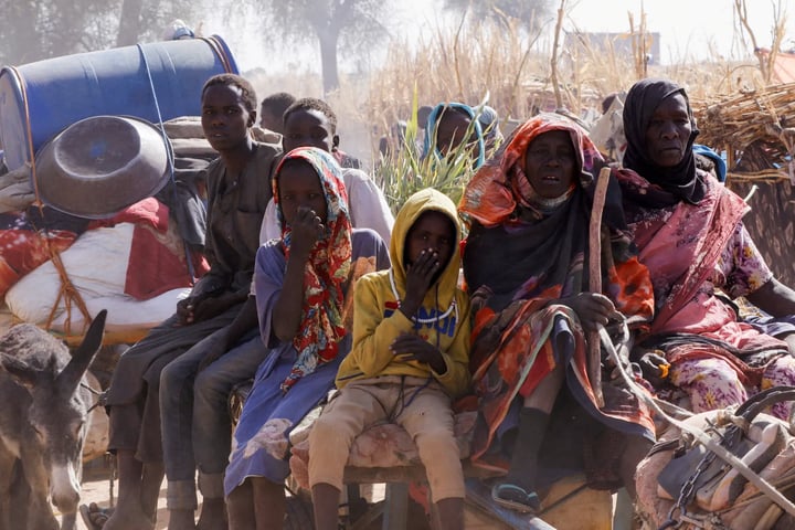 Displaced Sudanese civilians amid conflict in 2025 civil war