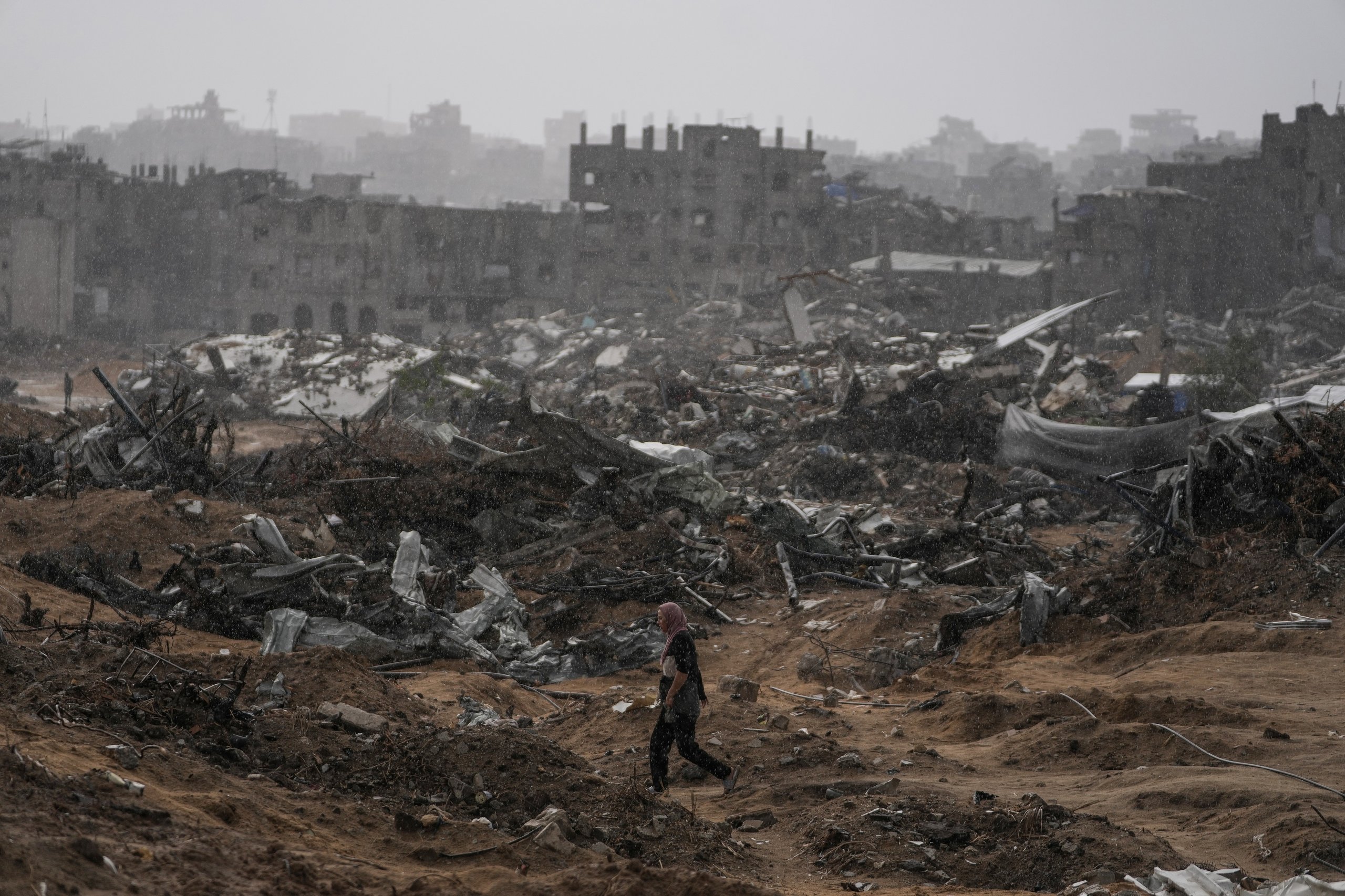 Destruction and displaced civilians during Sudan civil war in West Kordofan, 2025