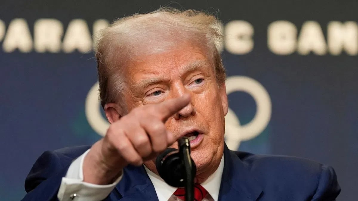 President Trump declares Venezuelan airspace fully closed November 2025