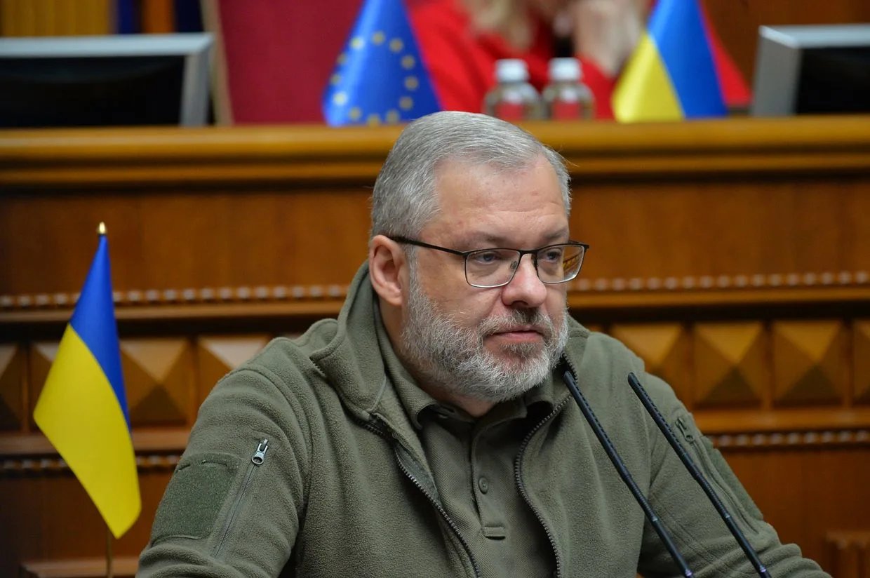 Ukrainian lawmakers debate amid corruption scandal