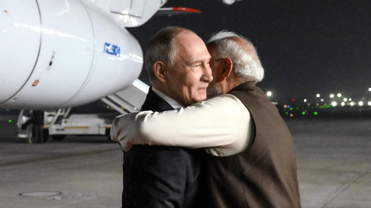 Putin Modi bear hug Delhi airport defies Western sanctions S-400 Su-57